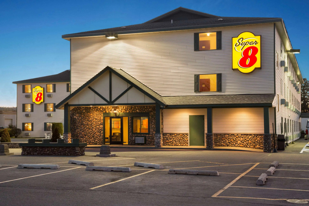 photo 1 of Super 8 by Wyndham Coeur d'Alene