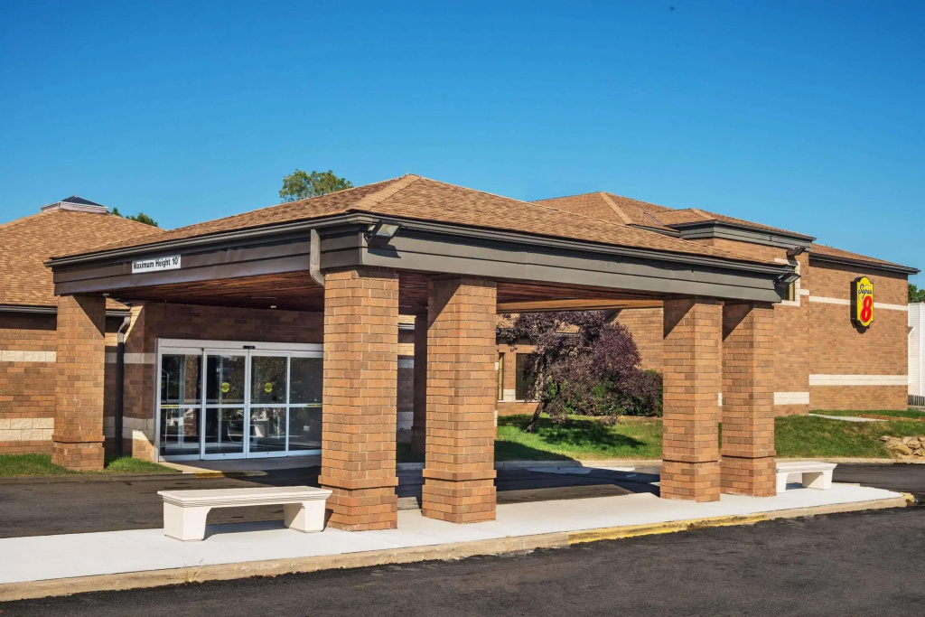 photo 1 of Super 8 Copley Akron