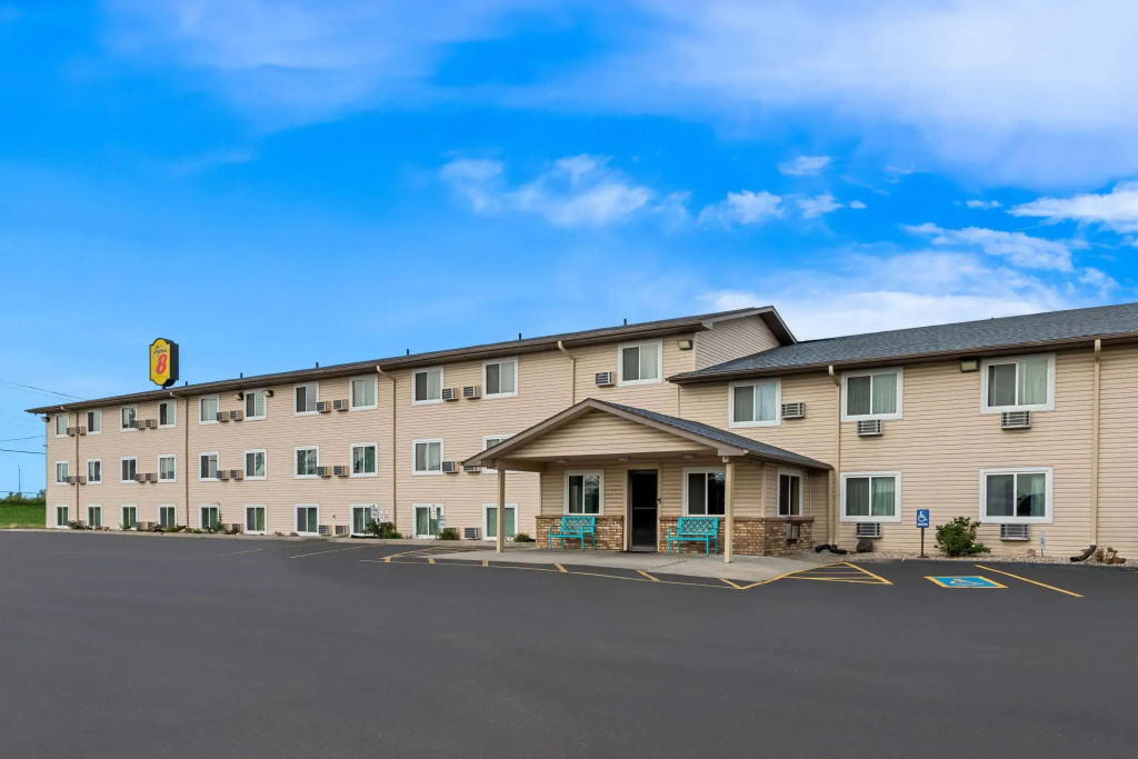 photo 1 of Super 8 by Wyndham Council Bluffs IA Omaha NE Area