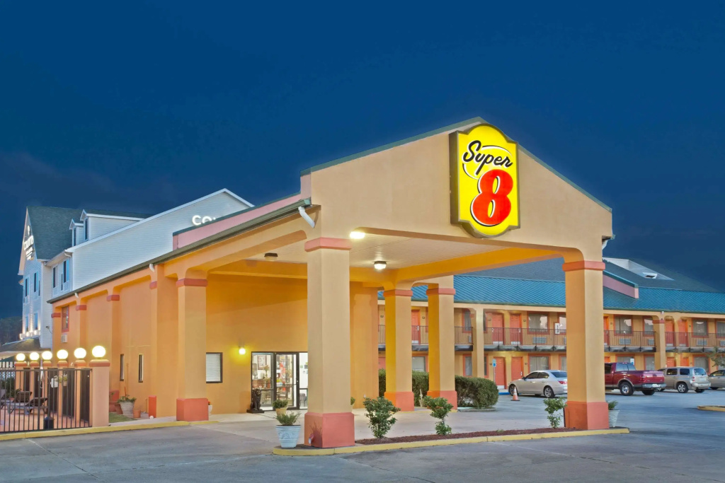 photo 1 of Super 8 by Wyndham Covington