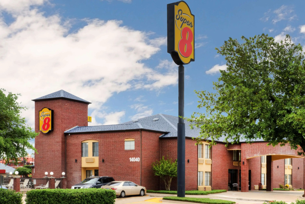 photo 1 of Super 8 by Wyndham Farmers Branch/North Dallas