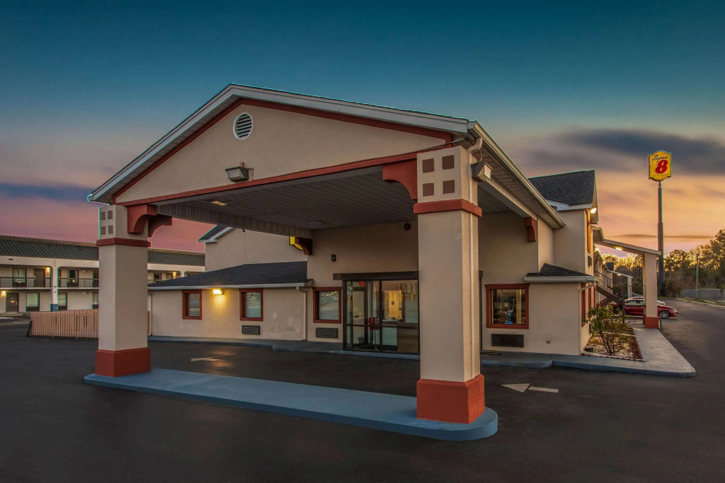 photo 1 of Super 8 by Wyndham Florence