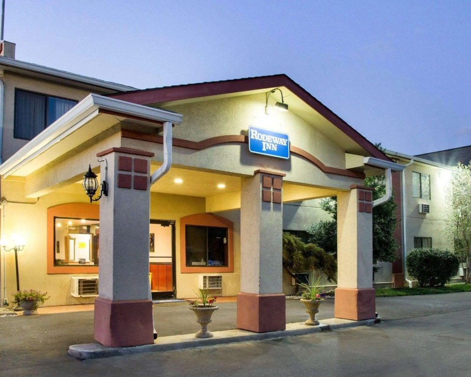photo 1 of Rodeway Inn Florence - Cincinnati South