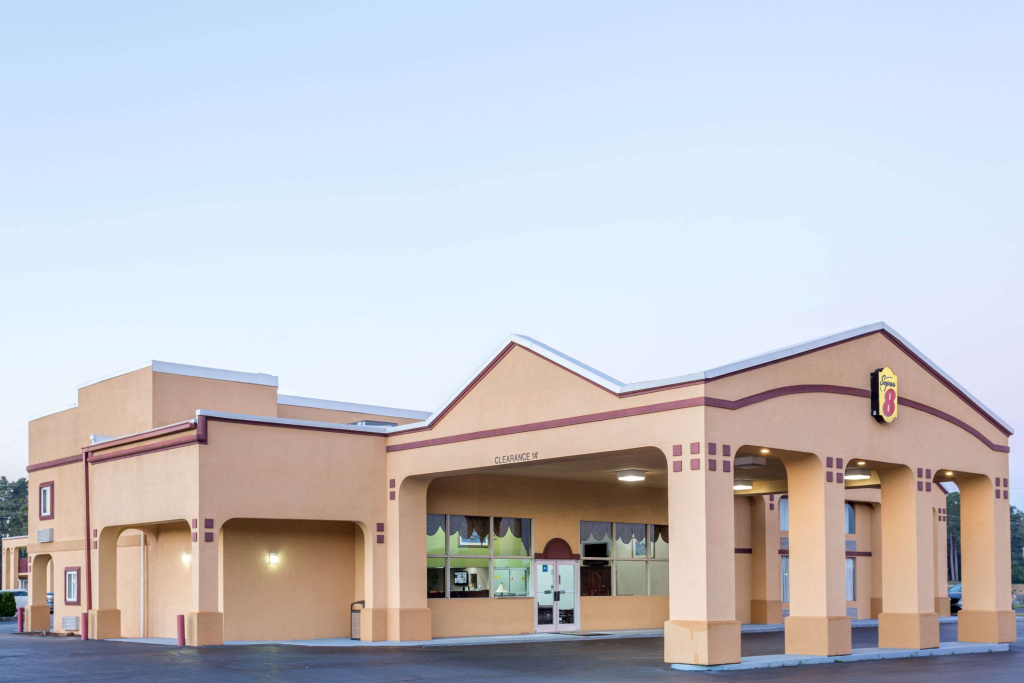 photo 1 of Motel 6 Forsyth, GA – Tift College