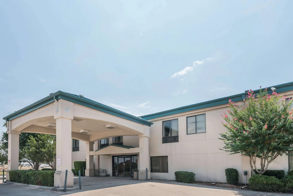 photo 1 of Super 8 by Wyndham Fort Worth Downtown South