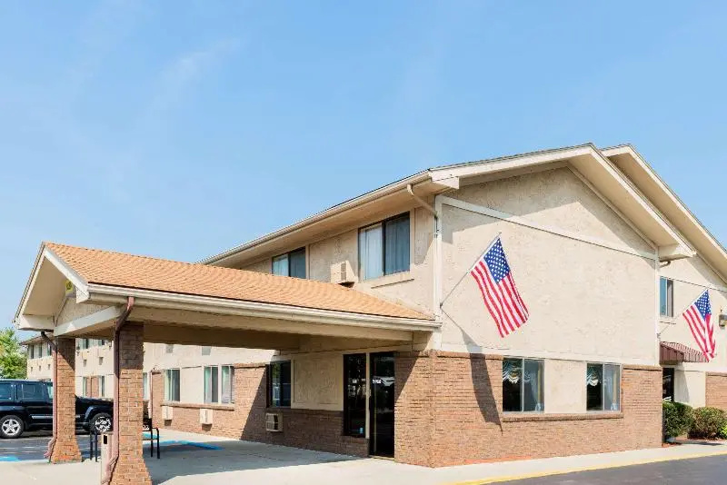 photo 1 of Super 8 by Wyndham Franklin/Middletown Area
