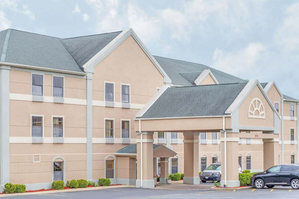 photo 1 of Super 8 by Wyndham Freeport