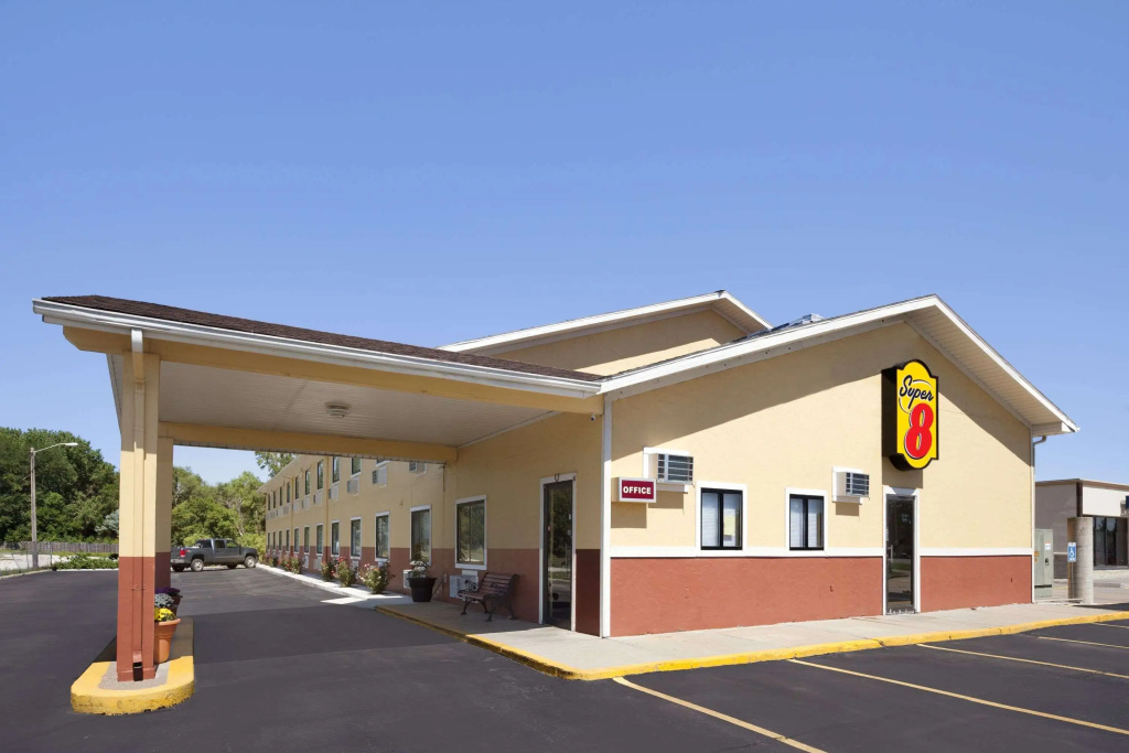 photo 1 of Super 8 by Wyndham Fremont NE