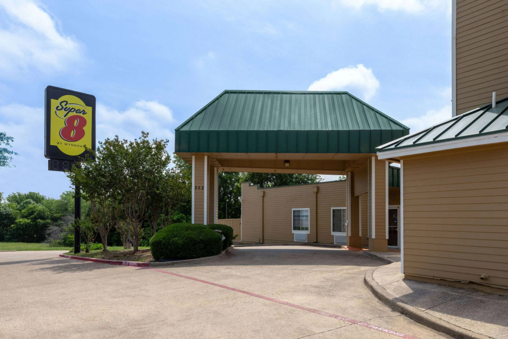 photo 1 of Super 8 by Wyndham Garland/Rowlett/East Dallas Area