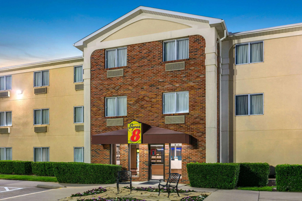 photo 1 of Super 8 by Wyndham Grapevine/DFW Airport Northwest