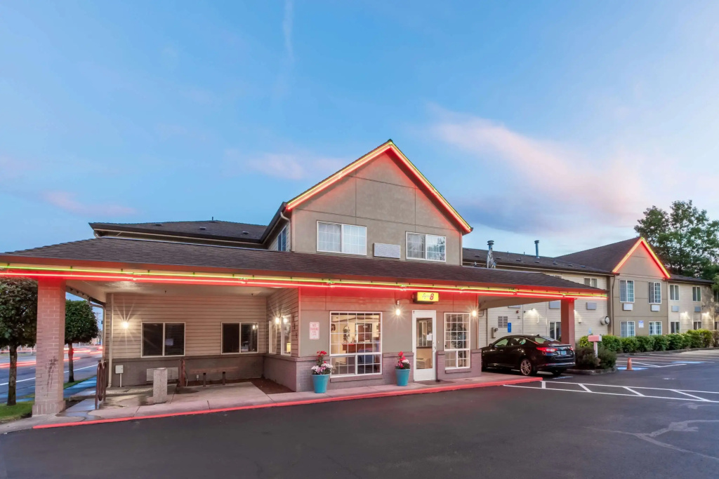 photo 1 of Super 8 By Wyndham Gresham Portland Area OR