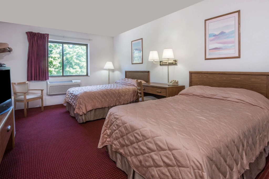 photo 1 of Super 8 Groton Foxwood
