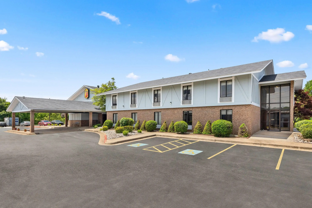 photo 1 of Super 8 by Wyndham Harrison AR