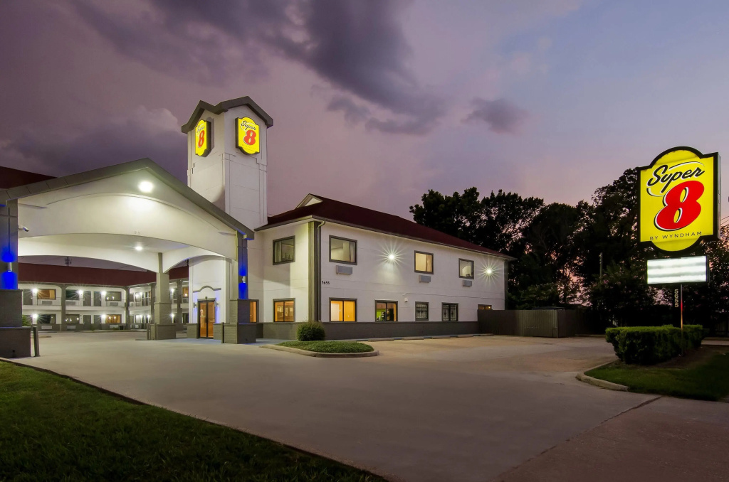 photo 1 of Super 8 by Wyndham Houston/Brookhollow NW