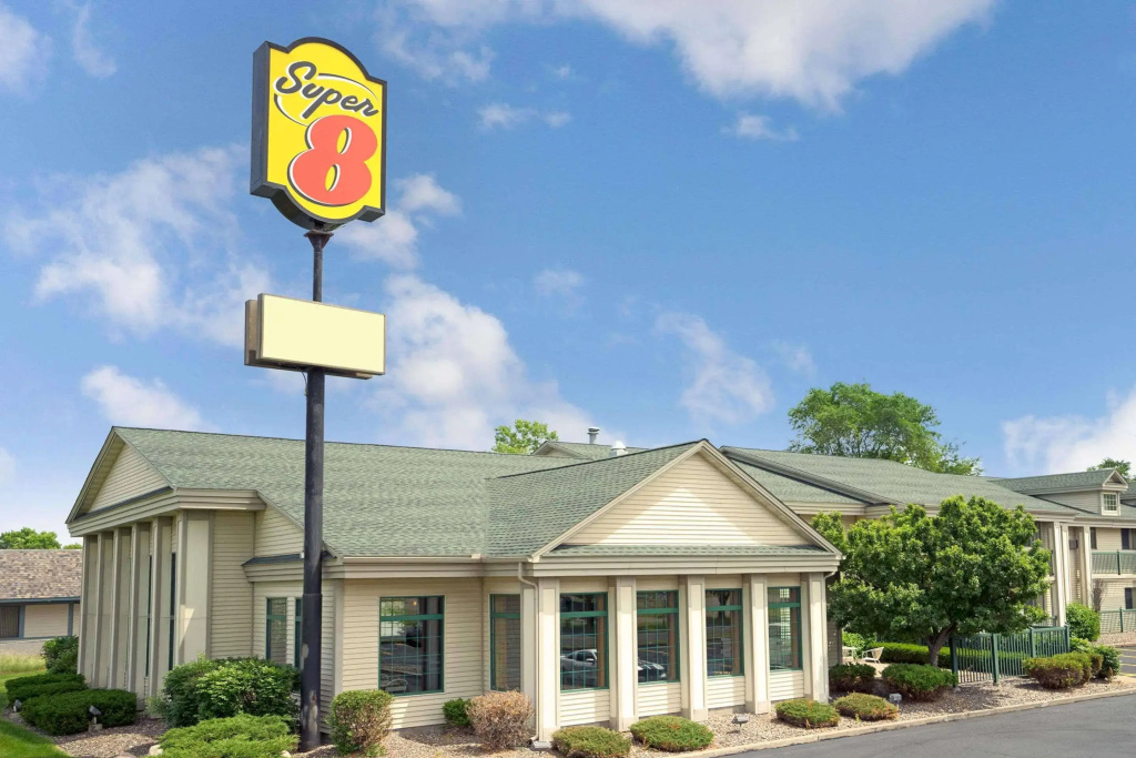 photo 1 of River Hill Inn & Suites