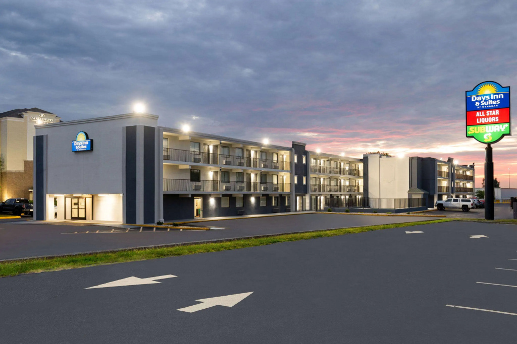 photo 1 of Days Inn & Suites by Wyndham Indianapolis Airport East