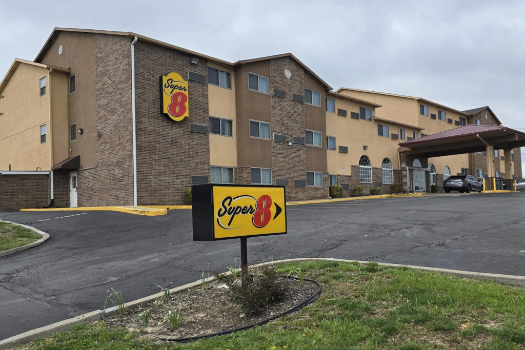 photo 1 of Super 8 by Wyndham Kansas City
