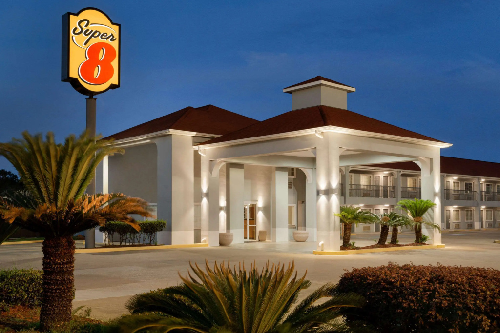 photo 1 of Super 8 by Wyndham Lake Charles Northeast