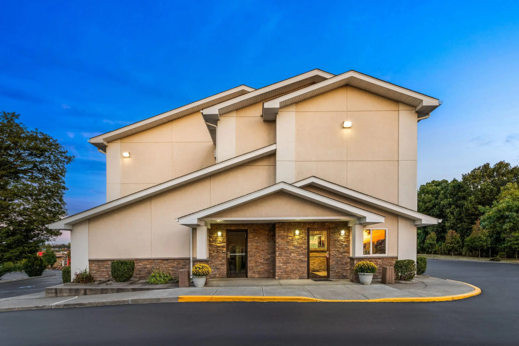 photo 1 of Super 8 by Wyndham Latham/Albany Airport