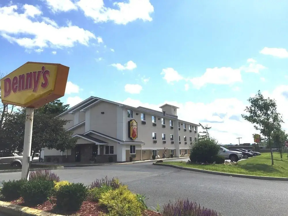 photo 1 of Super 8 By Wyndham Latham/Albany Airport