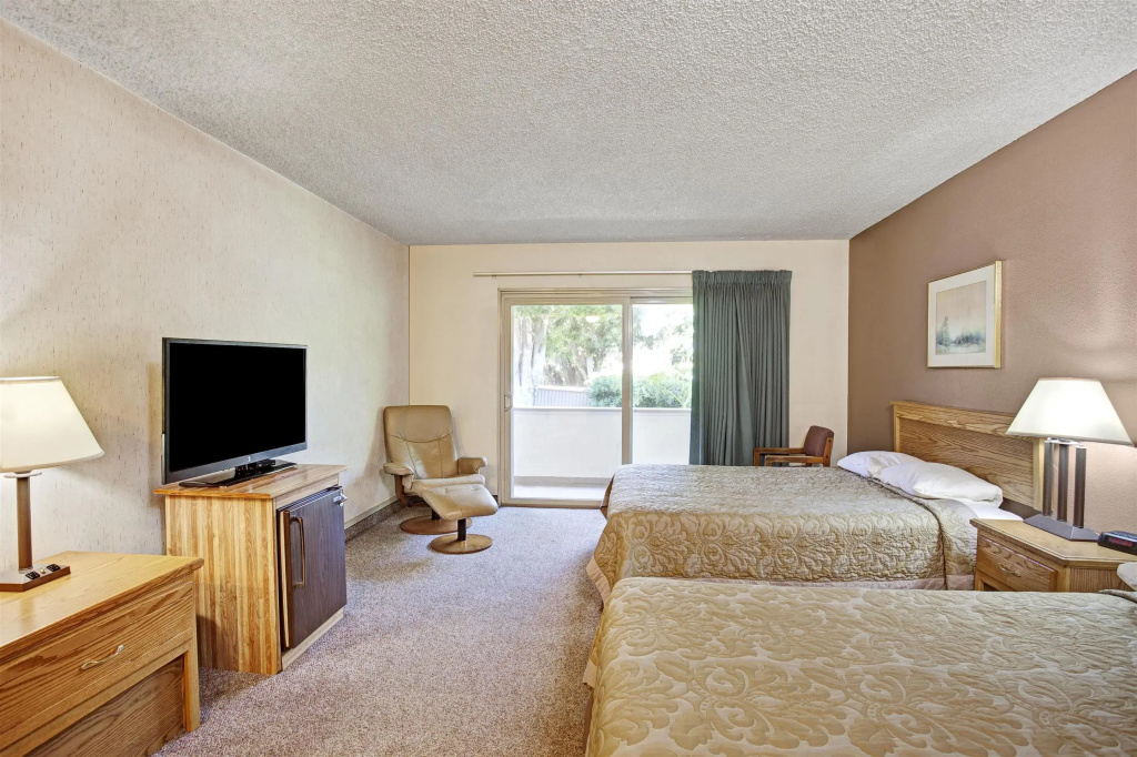 photo 1 of Super 8 by Wyndham Long Beach