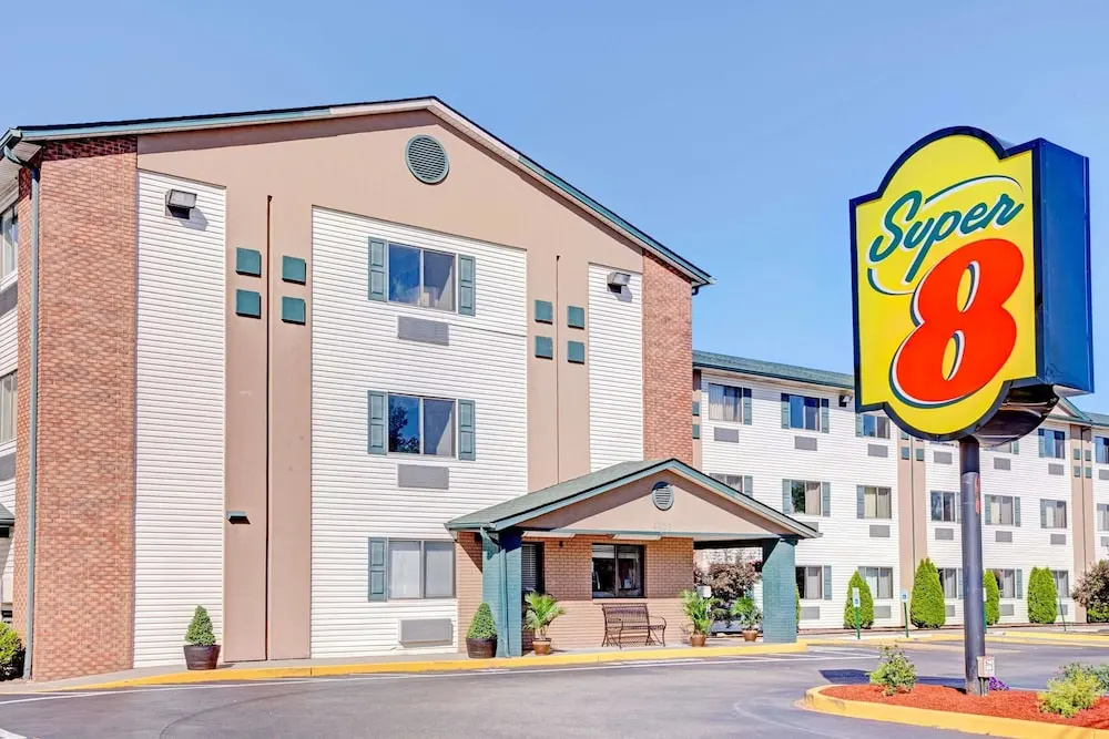 photo 1 of Super 8 Louisville Airport