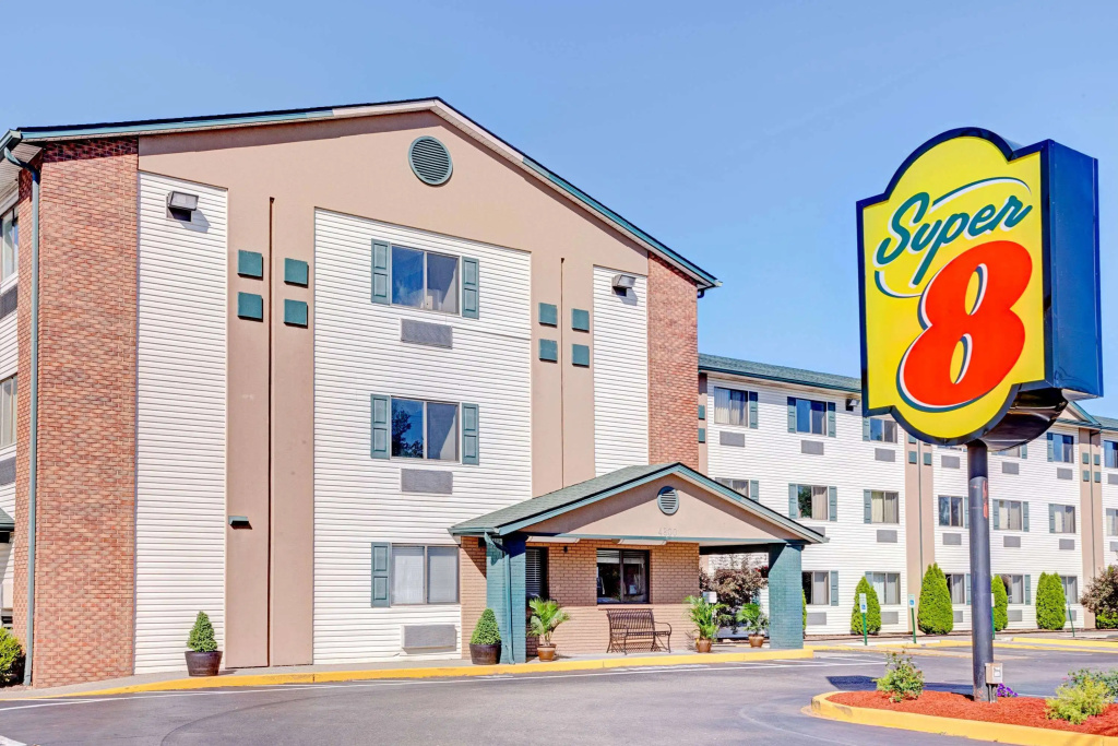 photo 1 of Super 8 by Wyndham Louisville Airport