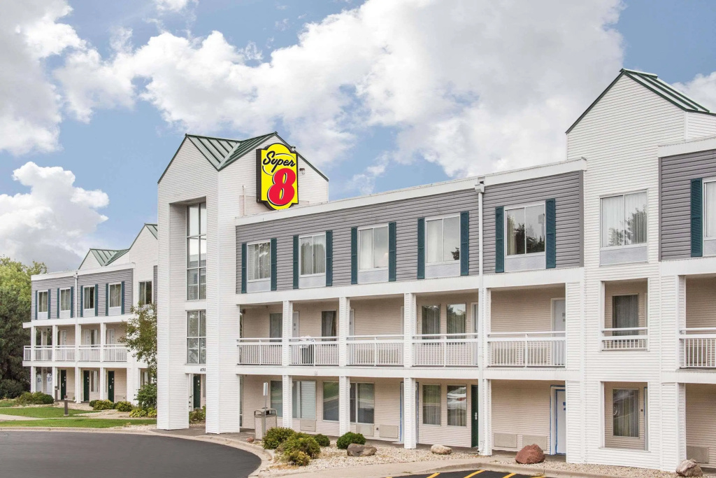 photo 1 of Super 8 By Wyndham Madison East