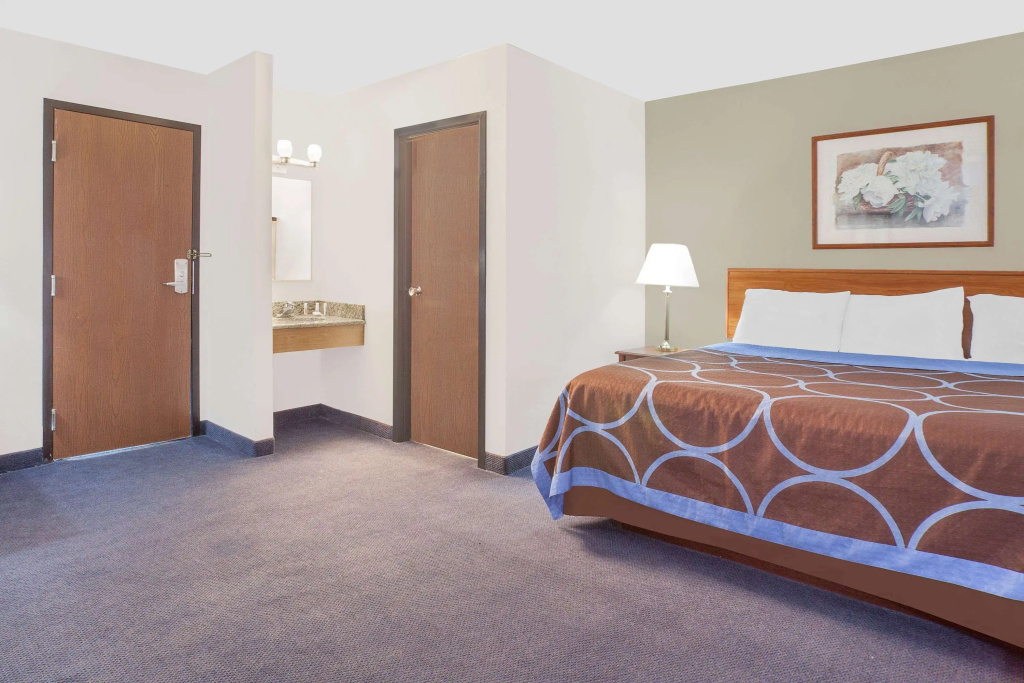 photo 1 of Super 8 by Wyndham Middletown
