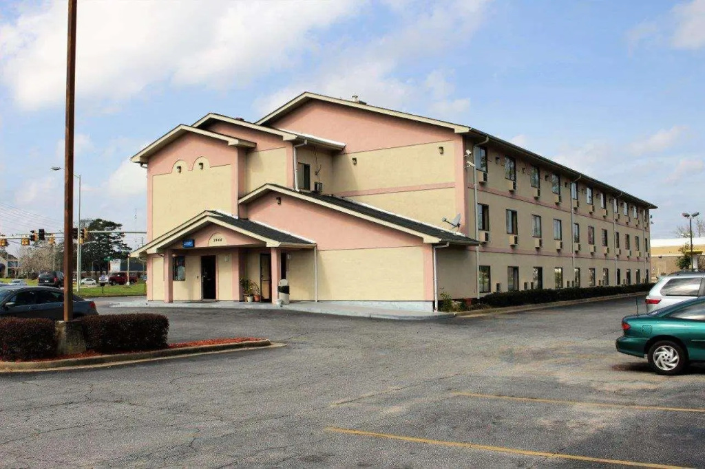 photo 1 of Knights Inn Albany