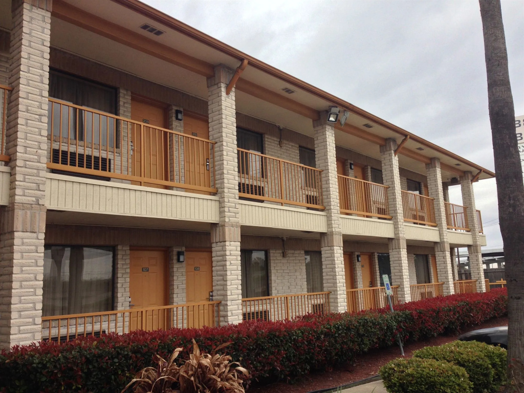photo 1 of Americas Best Value Inn Houston Hobby Airport