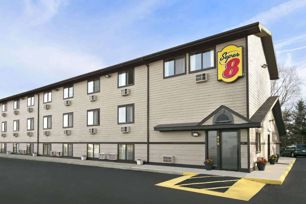 photo 1 of Super 8 By Wyndham Kalamazoo
