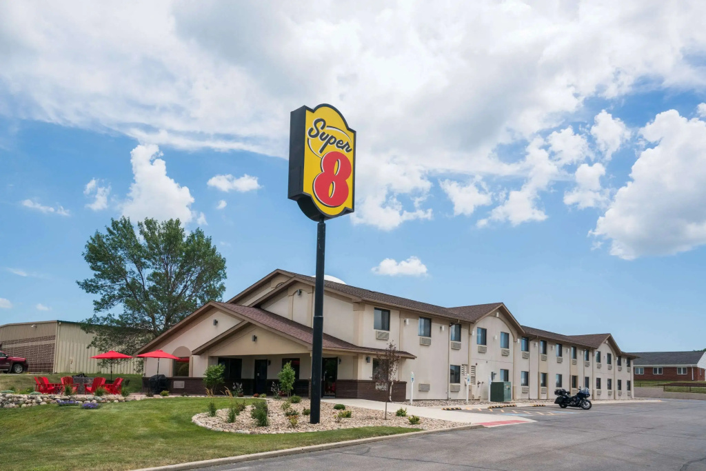 photo 1 of Super 8 by Wyndham Spirit Lake/Okoboji