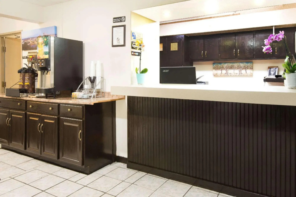 photo 1 of Super 8 by Wyndham Pittsburgh Arpt/Coraopolis