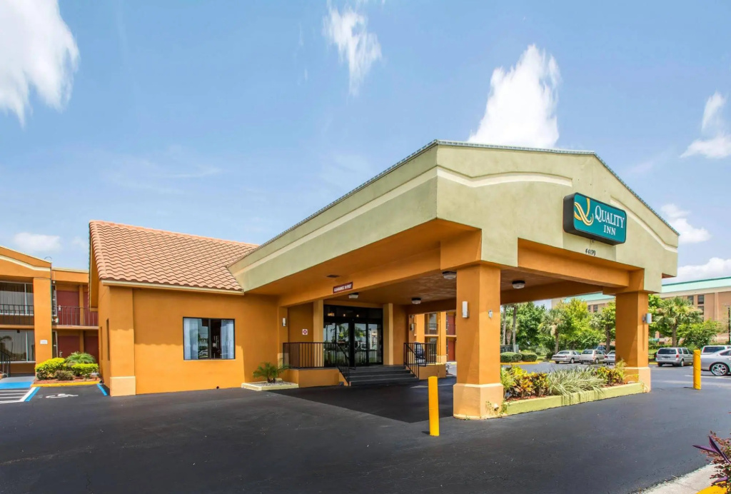 photo 1 of Super 8 Motel - Davenport/ Maingate South