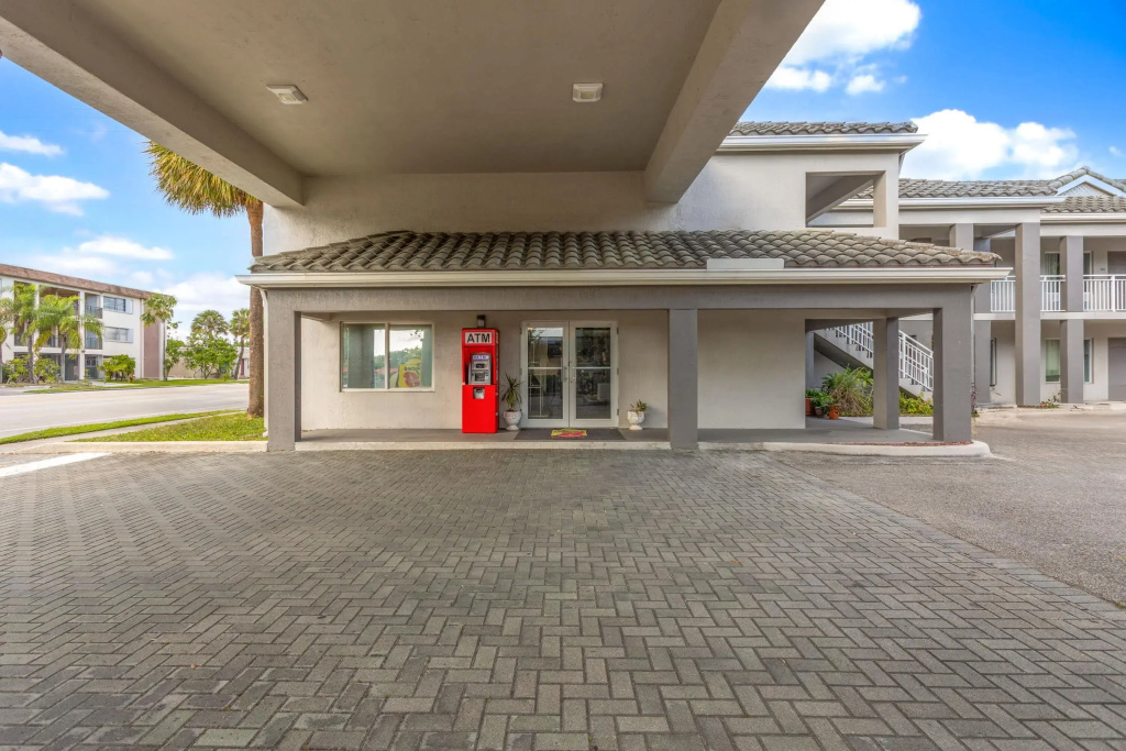 photo 1 of Super 8 by Wyndham Dania/Fort Lauderdale Arpt
