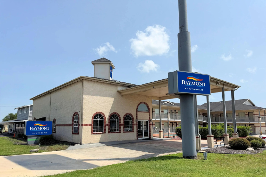 photo 1 of Baymont by Wyndham New Braunfels TX