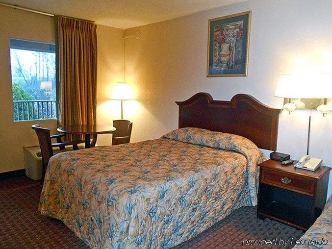 photo 1 of Super 8 Opelika Alabama