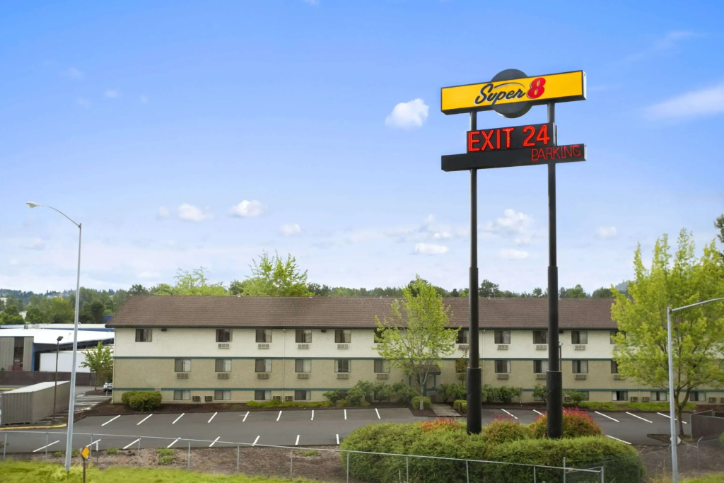 photo 1 of Super 8 by Wyndham Portland Airport