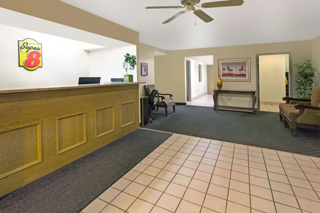 photo 1 of Super 8 by Wyndham Windsor