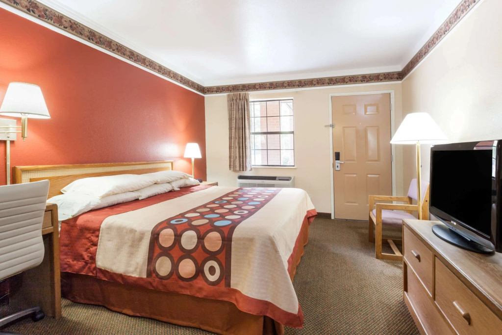 photo 1 of Super 8 by Wyndham Mount Vernon