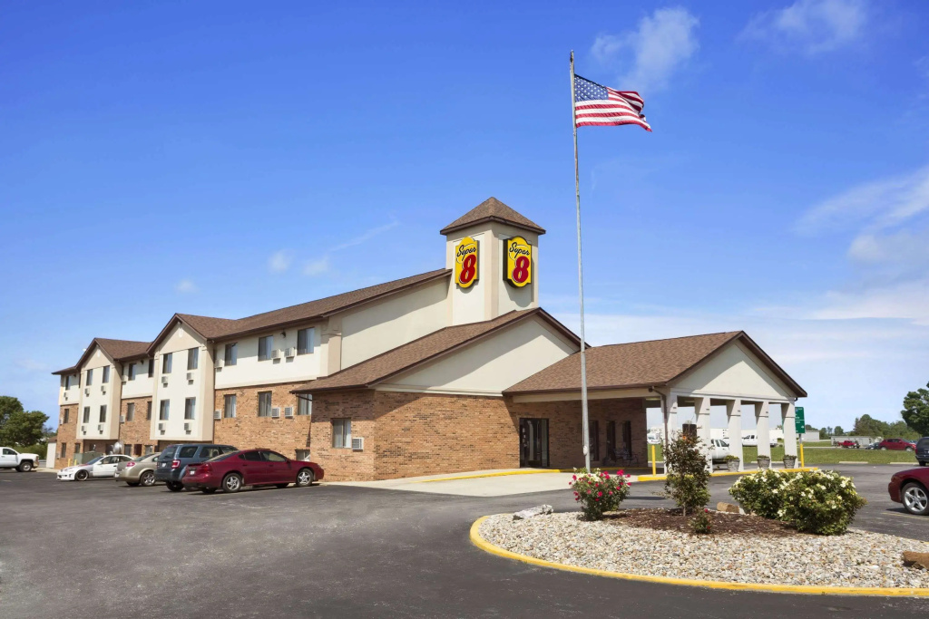 photo 1 of Super 8 by Wyndham Mt. Vernon IL