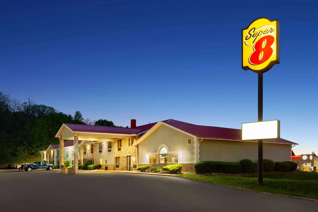 photo 1 of Super 8 by Wyndham Mt. Vernon