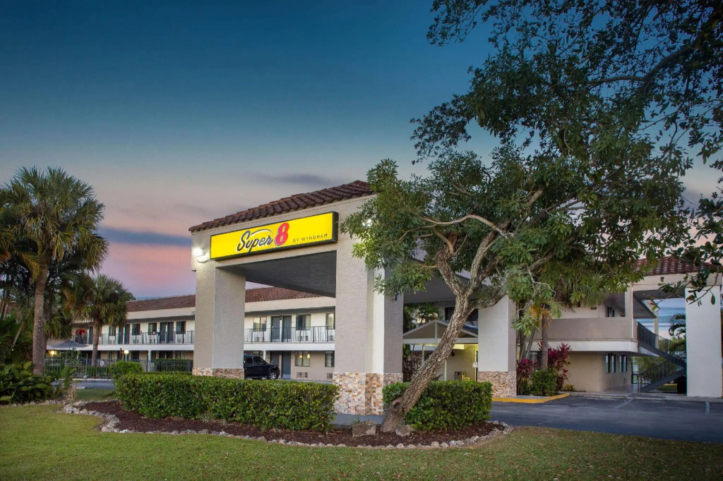 photo 1 of Super 8 By Wyndham Naples