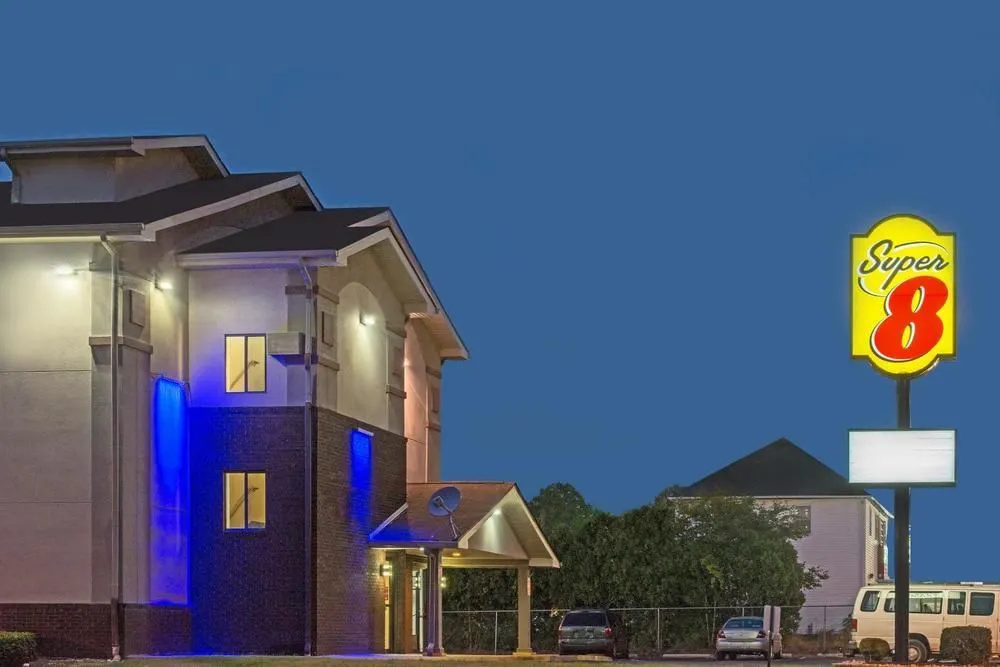 photo 1 of Super 8 New Castle