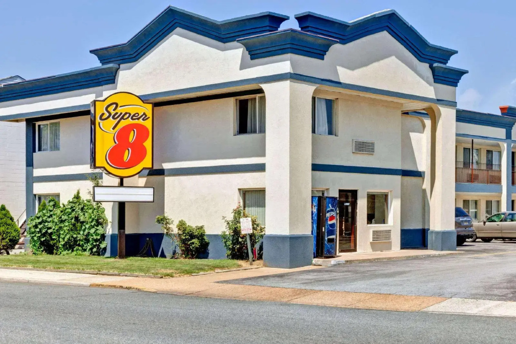 photo 1 of Super 8 by Wyndham Newark DE