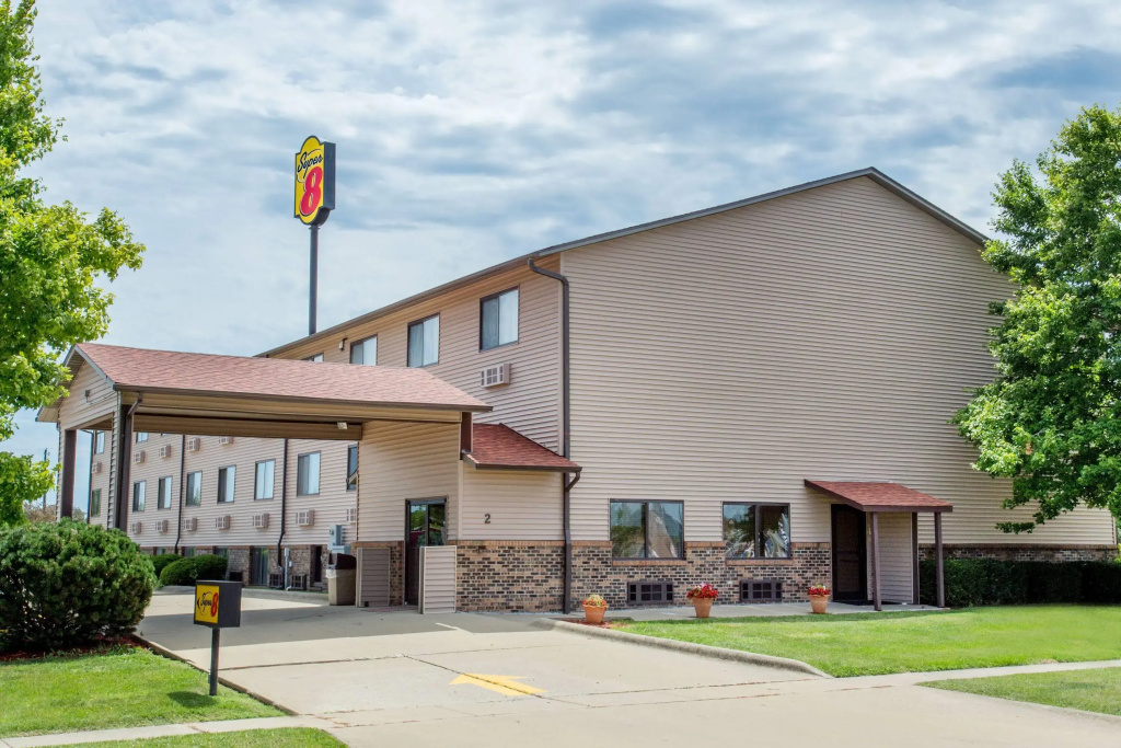 photo 1 of Super 8 by Wyndham Normal Bloomington