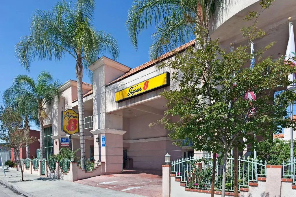 photo 1 of Super 8 By Wyndham North Hollywood