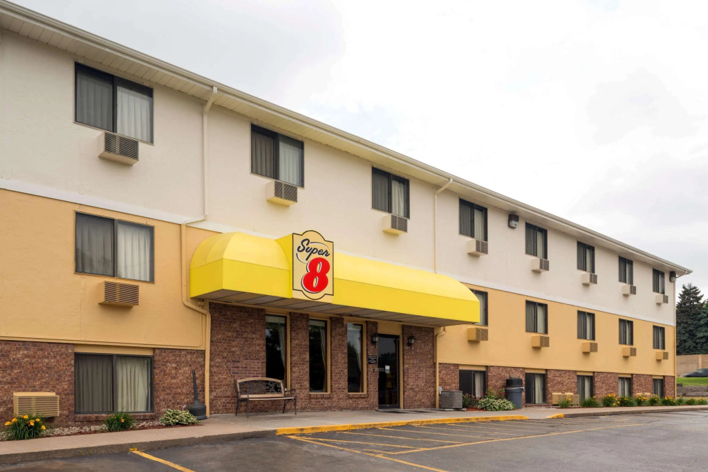 photo 1 of Super 8 by Wyndham Omaha NE