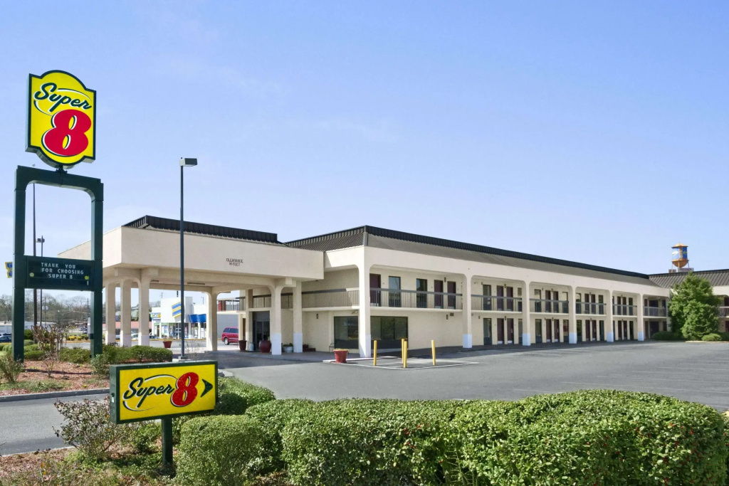 photo 1 of Super 8 by Wyndham Oxford (Alabama)